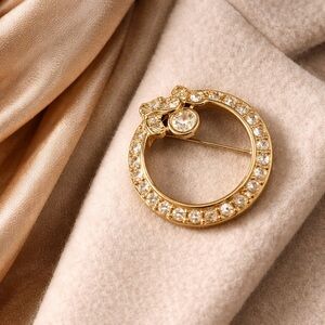 Swarovski Swan Wreath Rhinestone Brooch Pin Gold Tone 1.5”